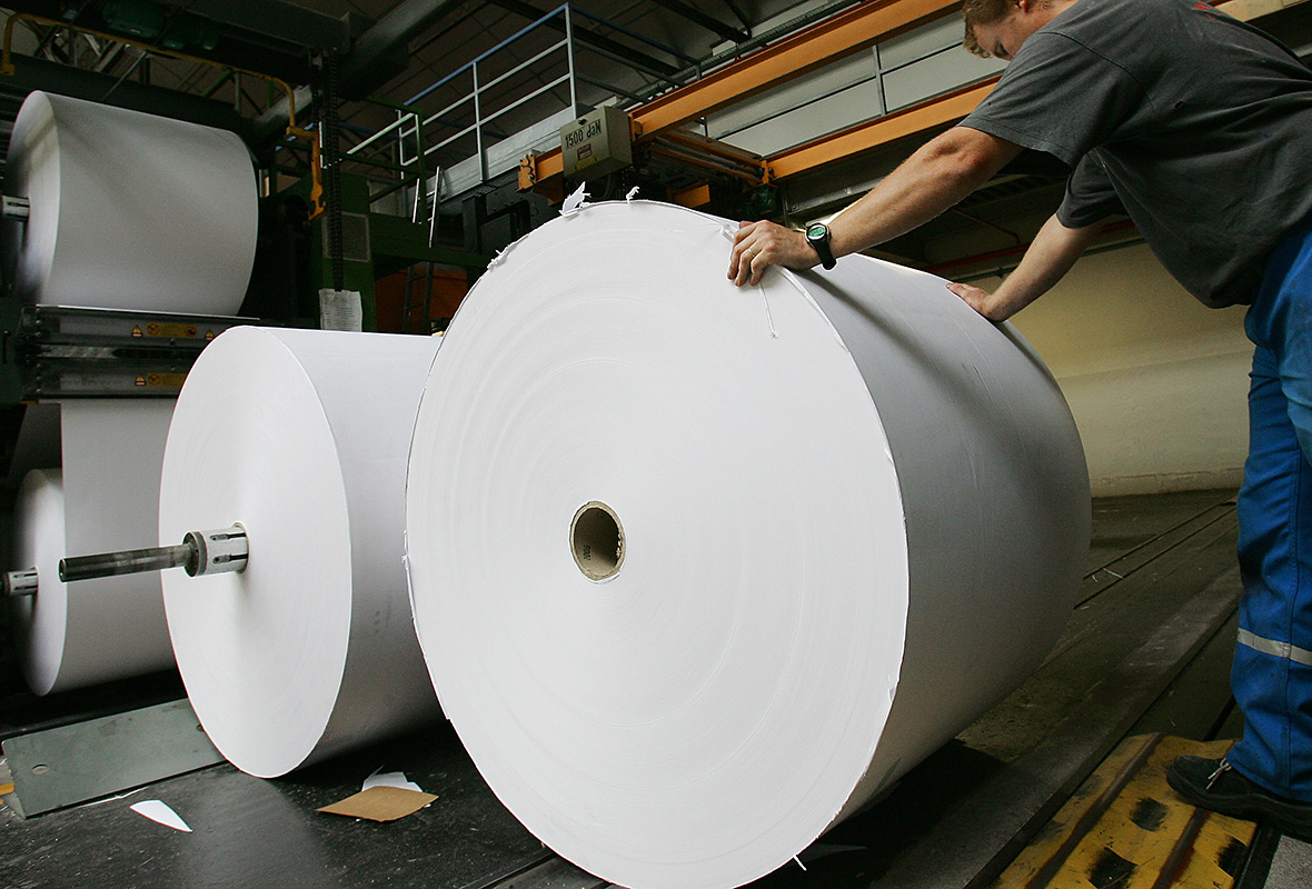 Бумажное производство в россии. Целлюлозно-бумажная промышленность. Производство бумаги. Бумага промышленность. Бумага в рулонах для производства.