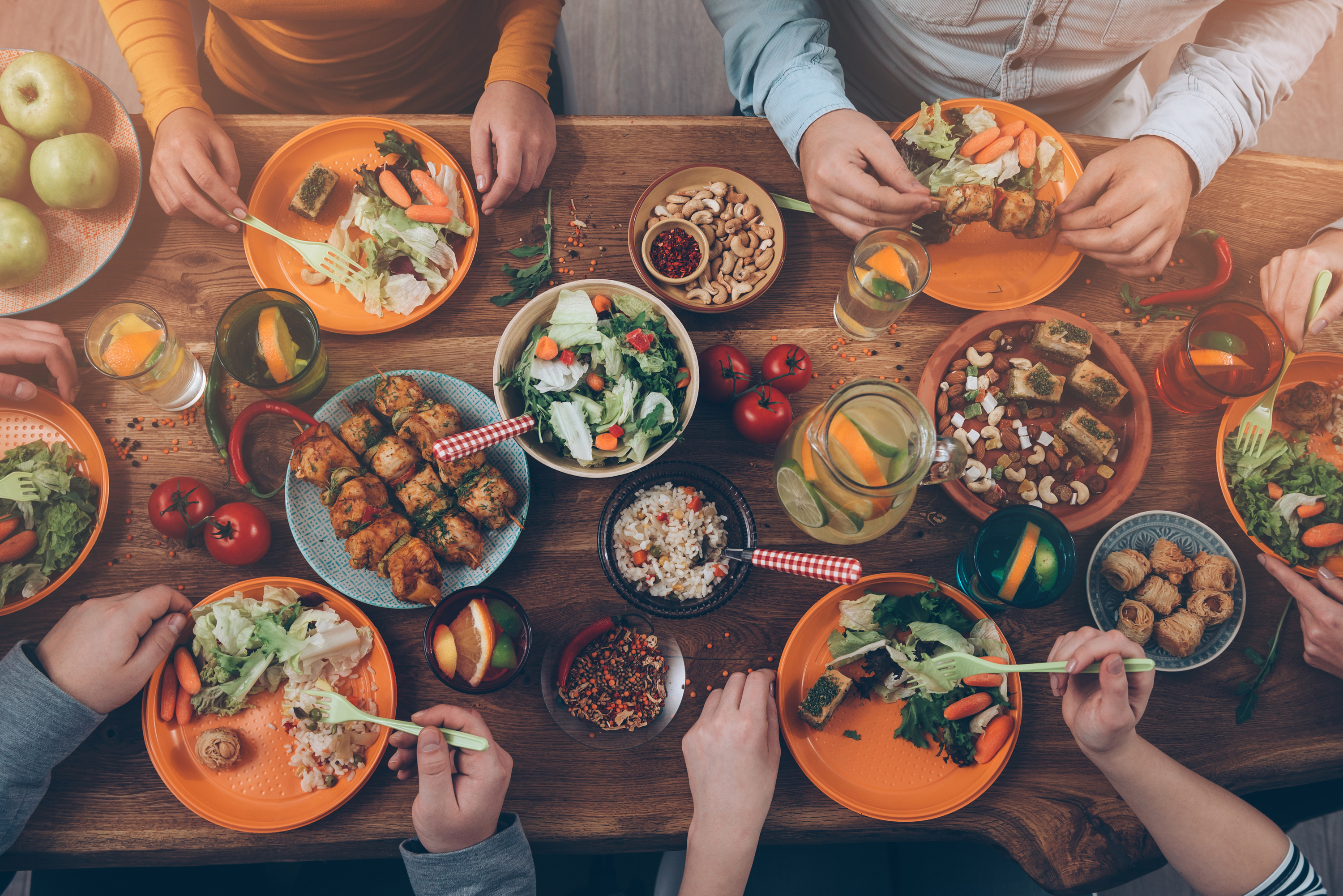 Y food. Стол с едой. Много еды на тарелке. Стол с кучей еды. Много еды на столе.