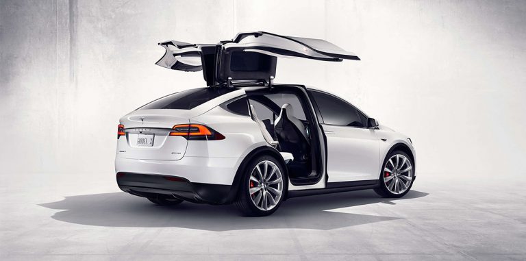 Илон Маск снижает цены на Tesla Model X