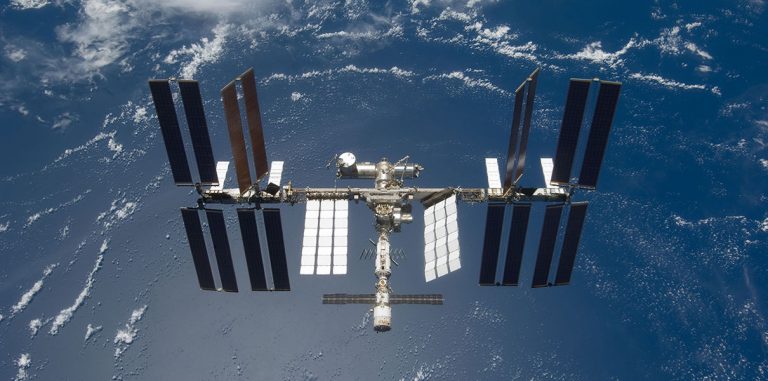 На МКС начнется производство оптоволоконного кабеля высокого качества