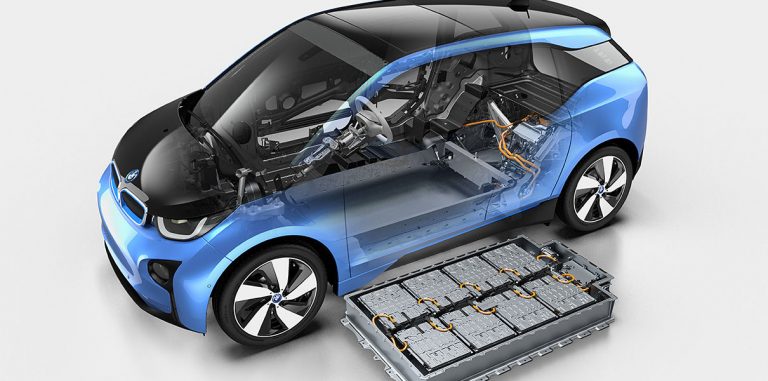 Батареи Tesla дешевле и мощнее, зато у BMW служат дольше