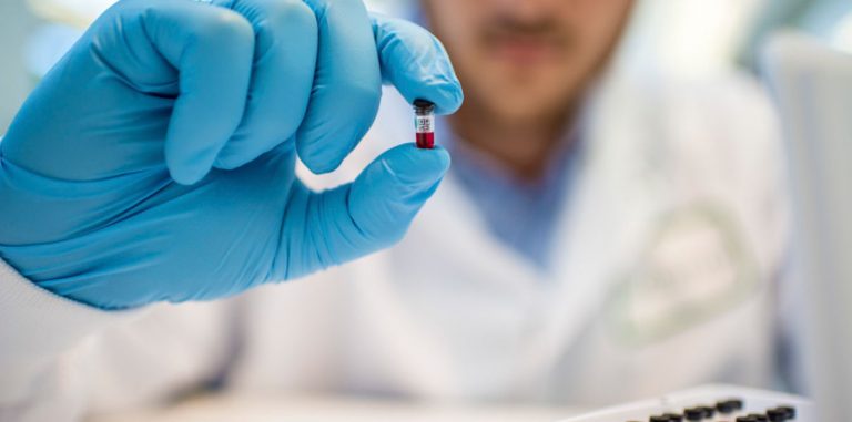 Theranos представил новый прибор для анализа крови на дому