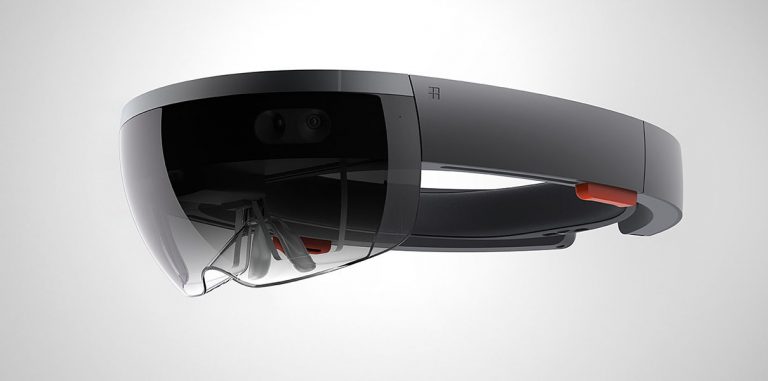 Microsoft HoloLens стоимостью $3000 поступила в продажу