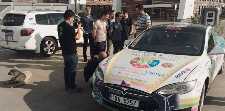 Вокруг света за 80 дней на Tesla