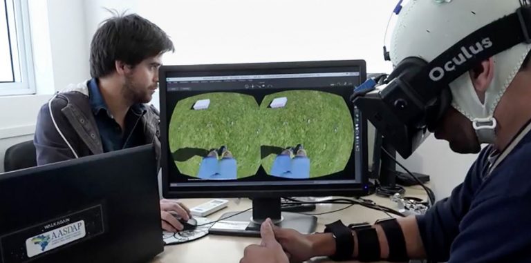 VR и экзоскелеты помогли парализованным людям снова ходить