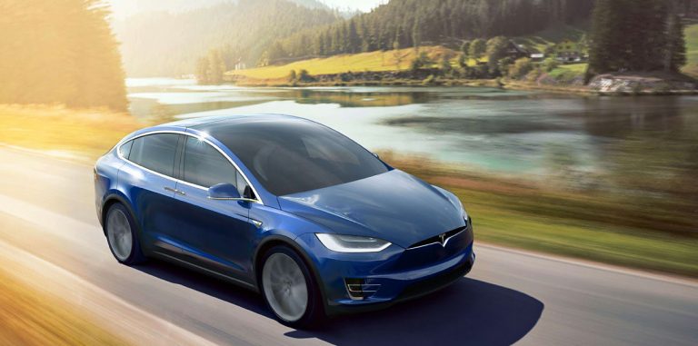 Tesla заключила партнерство с музыкальным сервисом Spotify