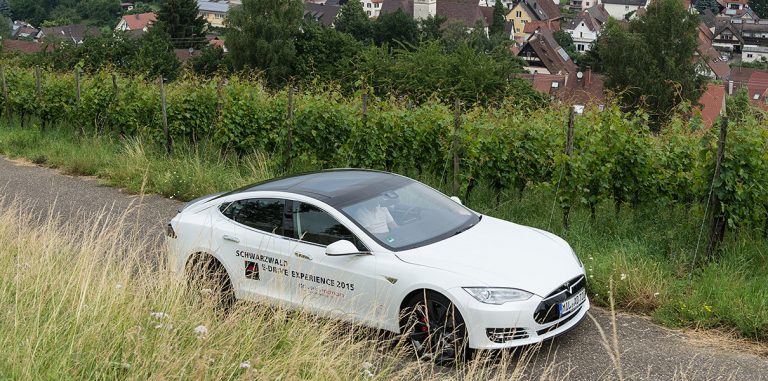 Tesla Model S взломали по Wi-Fi