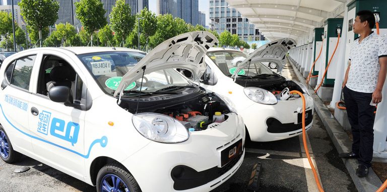 BYD захватывает рынок, несмотря на рост продаж Tesla