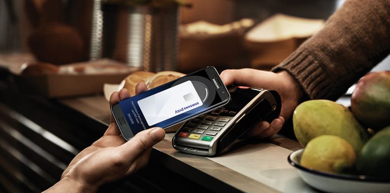Samsung Pay позволяет оплачивать покупки путем сканирования сетчатки