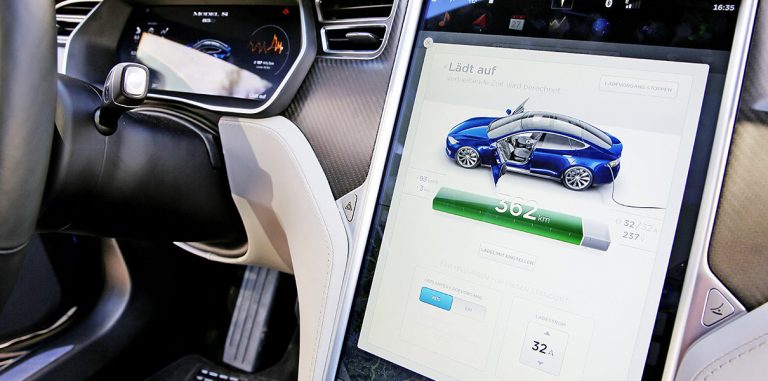Tesla обновится до версии 8.0