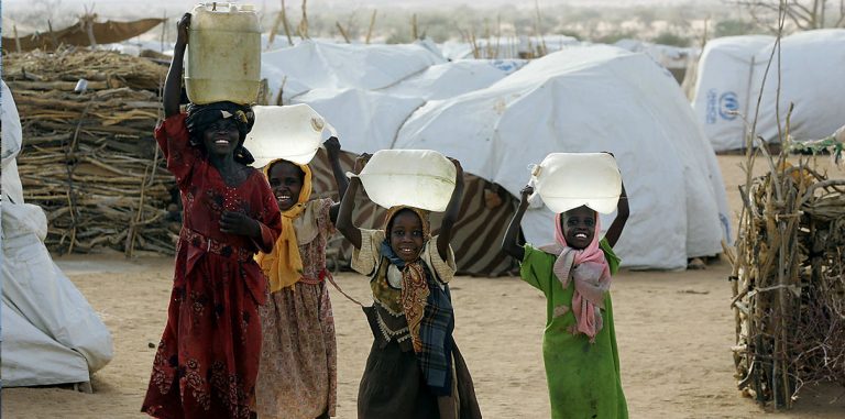 Water-Gen производит 825 галлонов воды из воздуха ежедневно