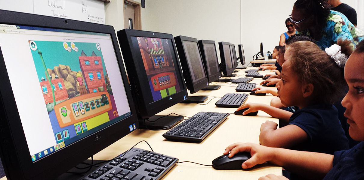 Уроки программирования игр. Ребенок программист. Детские программисты. Программирование игра в школе. Школа программирования для детей.