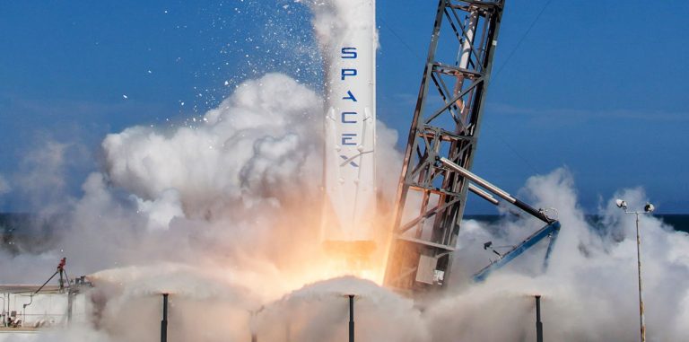 SpaceX подозревает во взрыве Falcon 9 конкурента