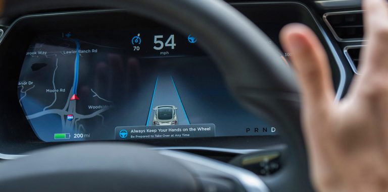 В Германии автопилот Tesla Model S признан «угрозой движению»
