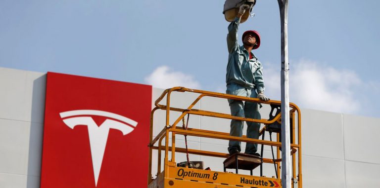 Tesla впервые за три года получила квартальную прибыль