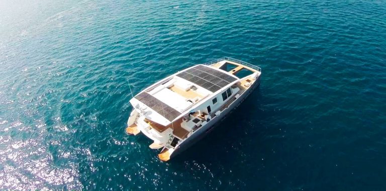 SolarWave — электрокатамаран с неограниченным запасом хода