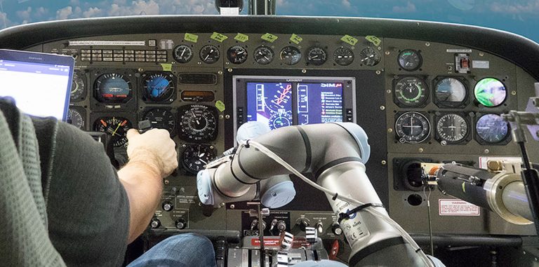 Манипуляторы DARPA превратят старые самолеты в беспилотники