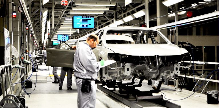 Toyota будет массово выпускать электромобили к 2020 году