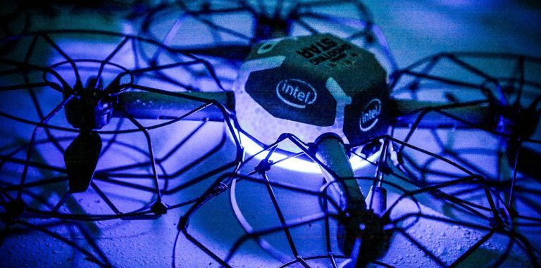 500 дронов Intel устроили световое шоу