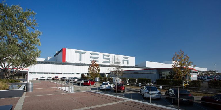Tesla собирается построить в Европе вторую Gigafactory