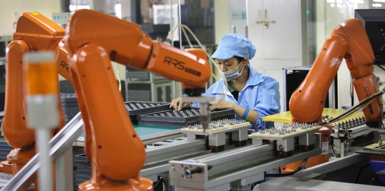 Число роботов на заводах Foxconn будет расти на 30% ежегодно