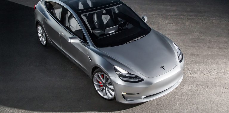 Сотрудникам Tesla показали Model 3 в награду за прибыльный квартал