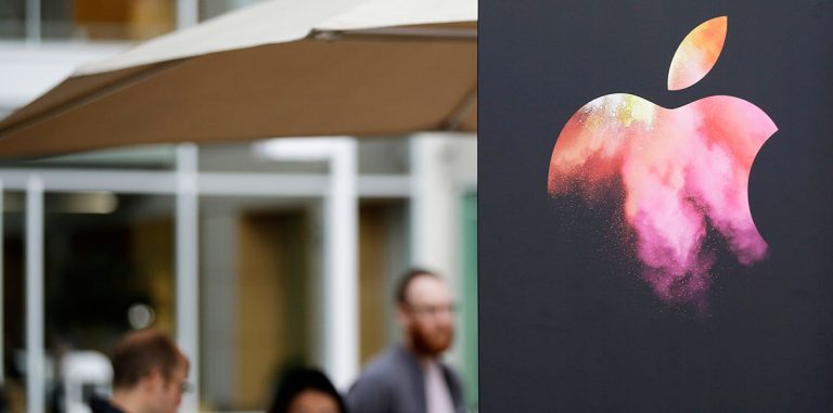 Apple дополнит iPhone умными очками
