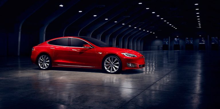 Tesla Model S стала самым быстрым серийным автомобилем