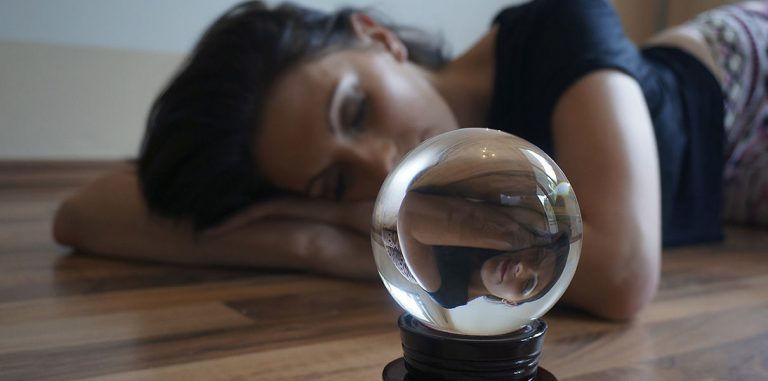 Predictive World — предсказывает будущее человека
