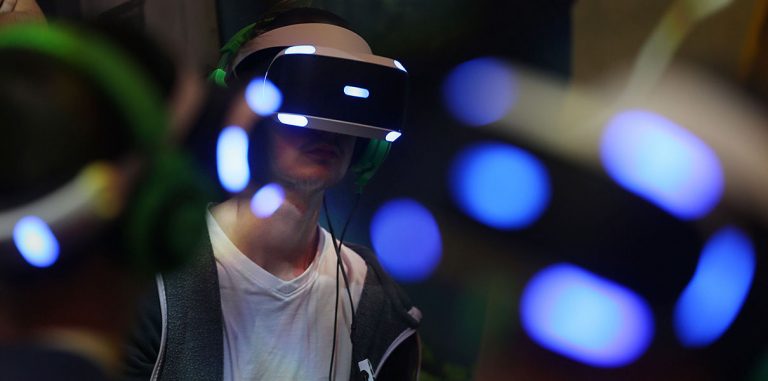 Рост рынка VR-гарнитур откладывается