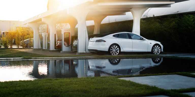 Илон Маск обещает не допустить превращения Supercharger в парковку