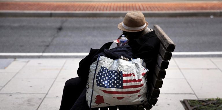 Половина жителей США поддерживает безусловный основной доход