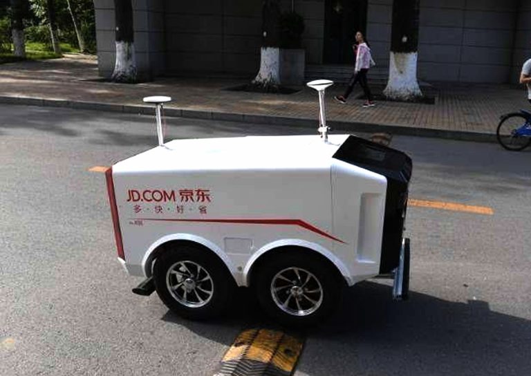 Китайский онлайн-магазин JD.com запустил доставку покупок роботами