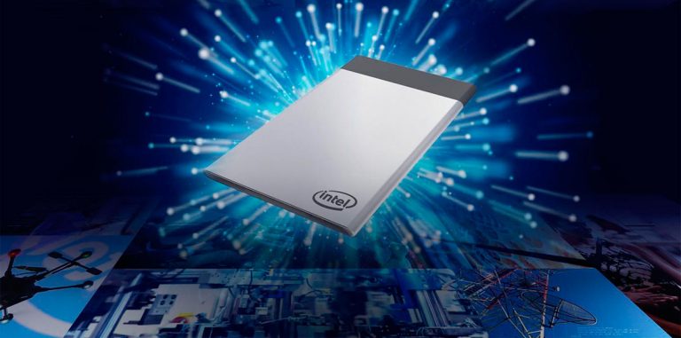 Intel показала мини-компьютер размером с кредитку
