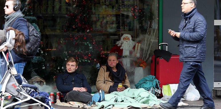 Отказ от наличных несет наибольшую угрозу бедным жителям