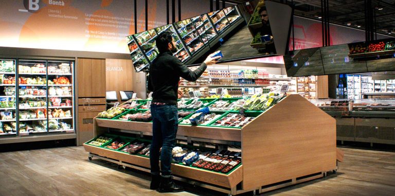 Супермаркет будущего рассказывает о продуктах в формате AR