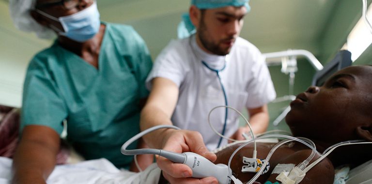 Творить добро человека заставляют микробы