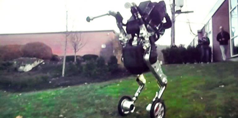 Boston Dynamics поставила робота на колеса и научила прыгать