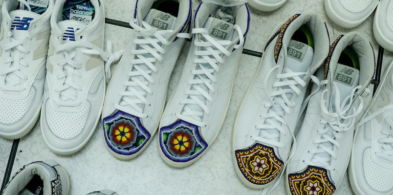 New Balance выпустит смартчасы и создаст соцсеть