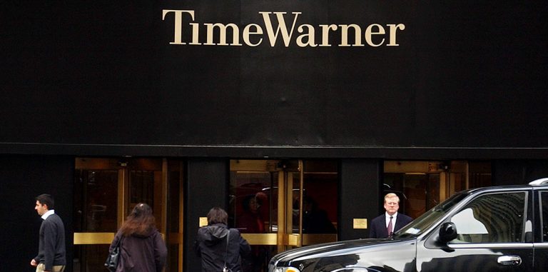 Apple приценивается к Time Warner