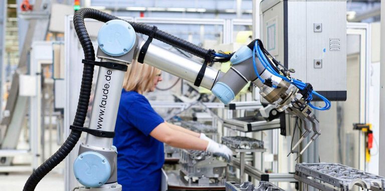 Роботы заменят 250 000 бюджетников в Британии