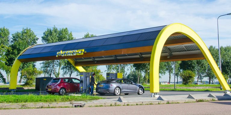 В Европе введут единые стандарты для электрозаправок