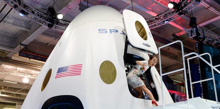 SpaceX анонсировала запуск космического грузовика Dragon к МКС