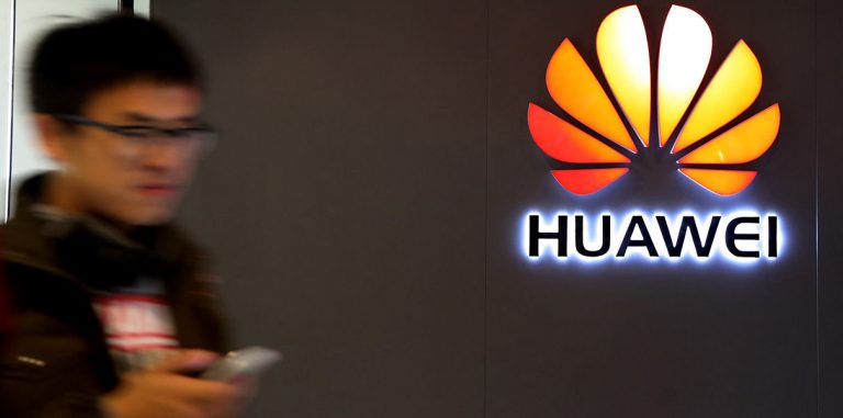 Huawei разрабатывает собственного голосового помощника