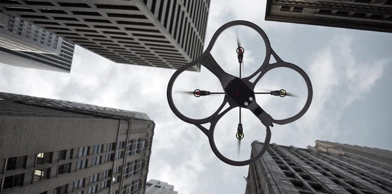 Дрон с искусственным интеллектом летает в темноте и без GPS