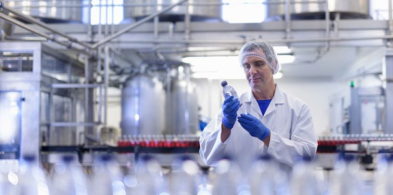 Danone и Nestlé будут продавать воду в бутылках из древесины