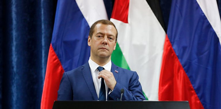Дмитрий Медведев: блокчейн поможет справиться с бюрократизацией
