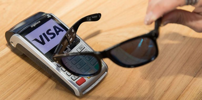 Visa разработала солнечные очки, которыми можно оплачивать покупки
