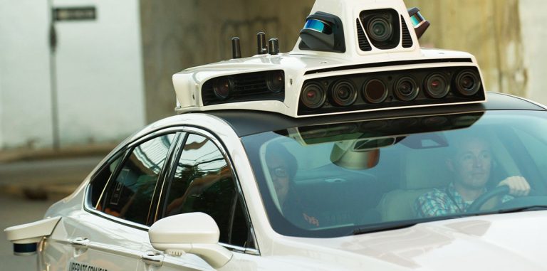 Робомобили Uber не могут проехать даже милю без участия человека