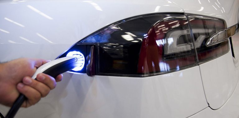 Новый патент Tesla позволит батареям определять короткое замыкание